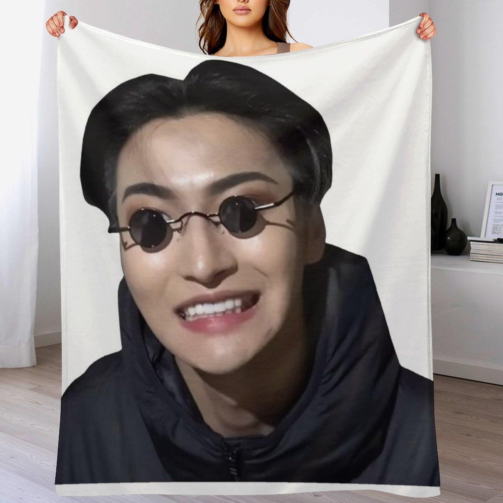 Smiling Seonghwa Meme Throw Blanket Cozy Light Blanket for Travel Camping Picnic 102x76cm(40x30in)