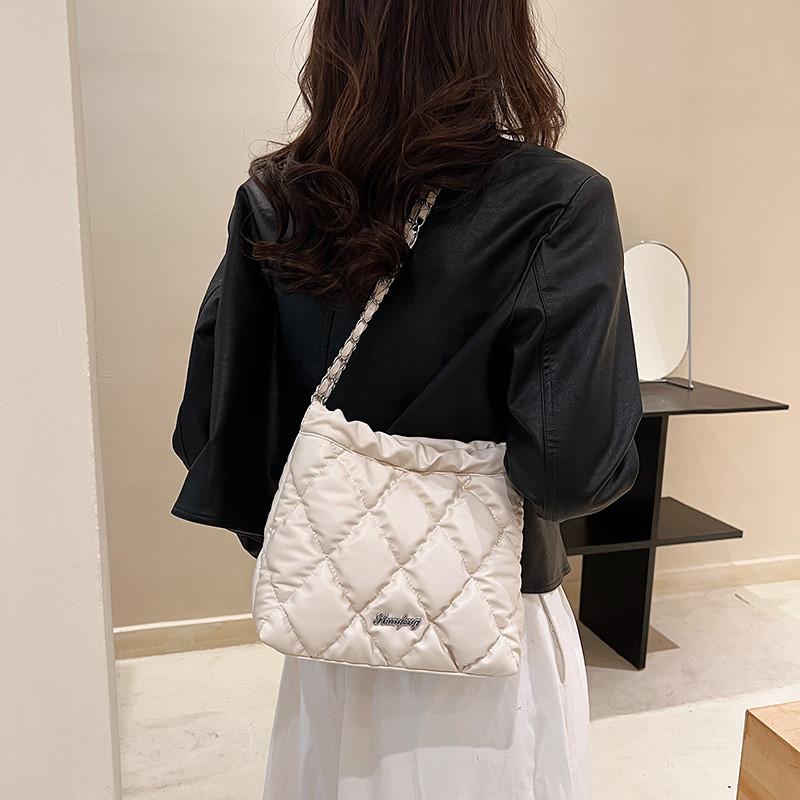 

Fashionable 2024 Women s Drawstring Bucket Bag Pu Leather Chain Shoulder Bag білий