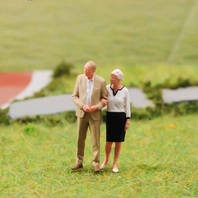 1/64 Scale Miniature Figure Elderly Couple Hand Painted Resin Mini Realistic People for