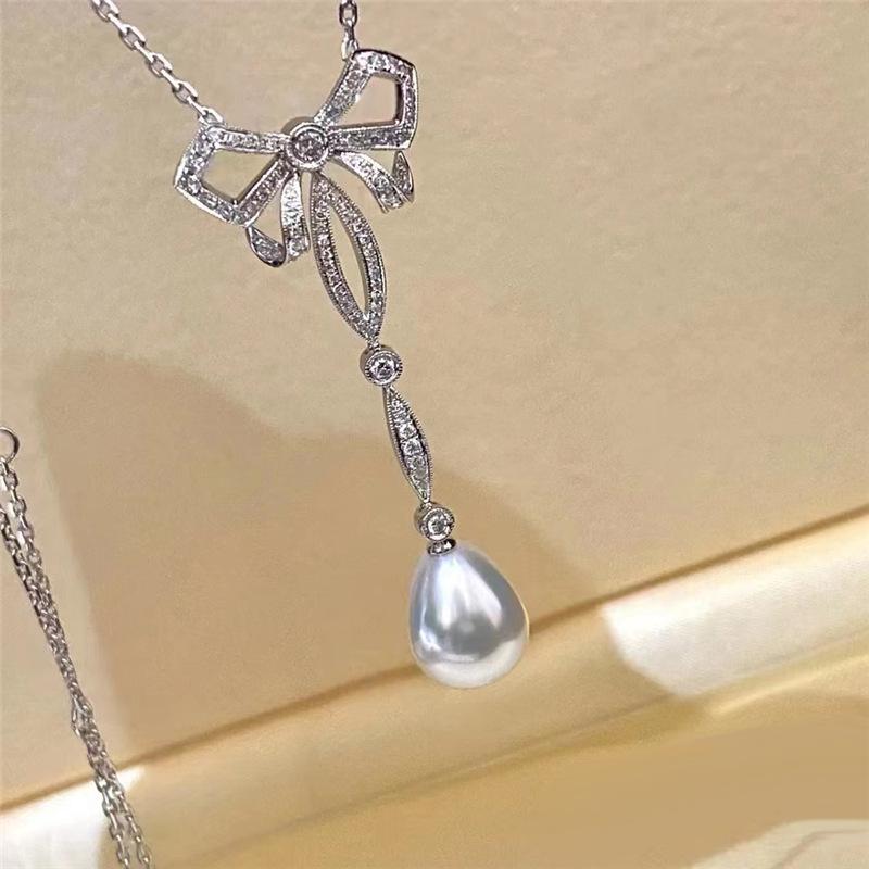 Elegant Korean-Style Minimalist Butterfly Pearl Pendant Necklace for Women - Luxurious and Versatile Clavicle Chain