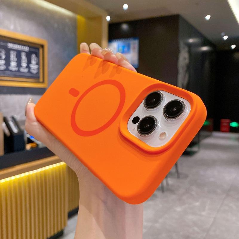 17 Pro Max Liquid Silicone Magnetic Phone Case, Full Coverage, Anti-Drop, High-End Protective Cover for Apple 17.