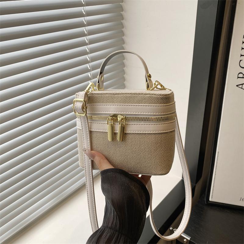 

New box small square bag splicing contrasting colors high-quality texture women s portable shoulder messenger bag белый