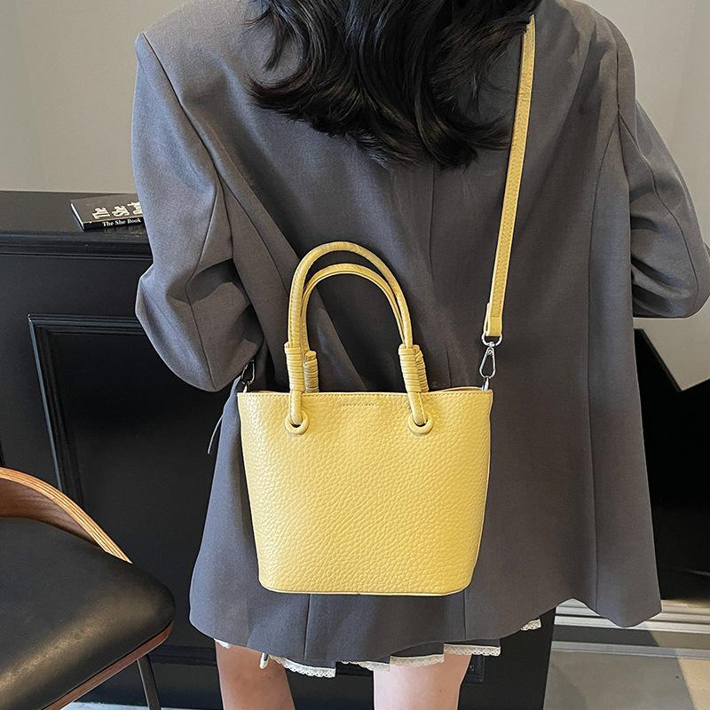 This Year, the Popular Foreign Style Portable Bucket Bag Women's Spring 2025 New Fashion Small Bag To Work Messenger Bag