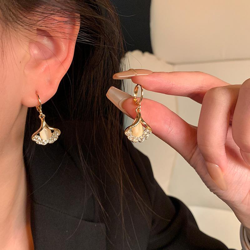 Vintage-style long tassel earrings for women, light luxury with a high-end feel, niche temperament, new Chinese-style earrings