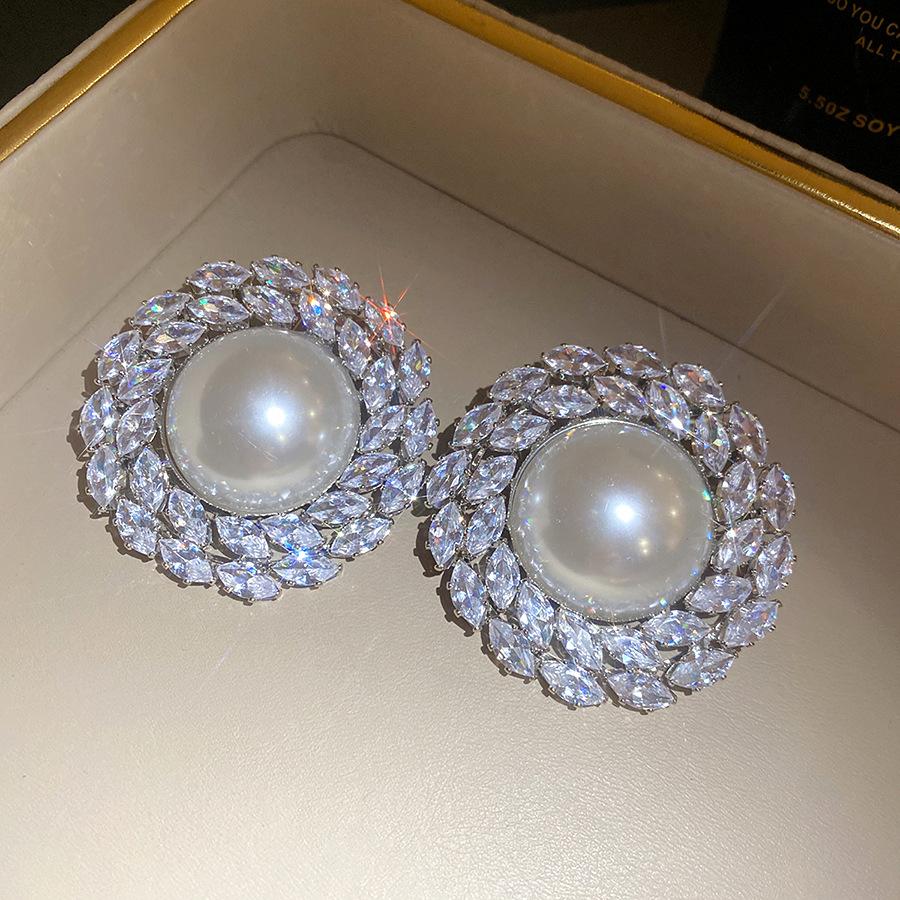 

Silver needle zircon round pearl stud earrings light luxury retro temperament earrings high sense exquisite fashion earrings women