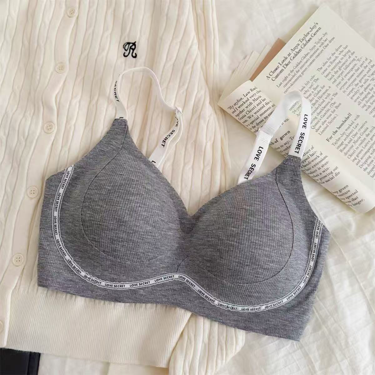 

Grinding round cup, small chest gathered, no trace, large waist and fine jelly, no steel ring, closed breast bra S=32/70AB серый
