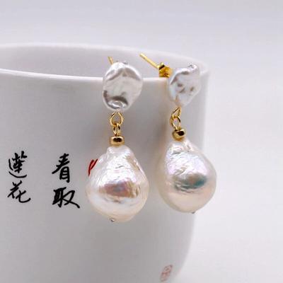 Vintage Women's Earrings Natural White Baroque Pearl Pendant Gold Earrings Water Drop Pearl Short Earrings Gifts for Mom