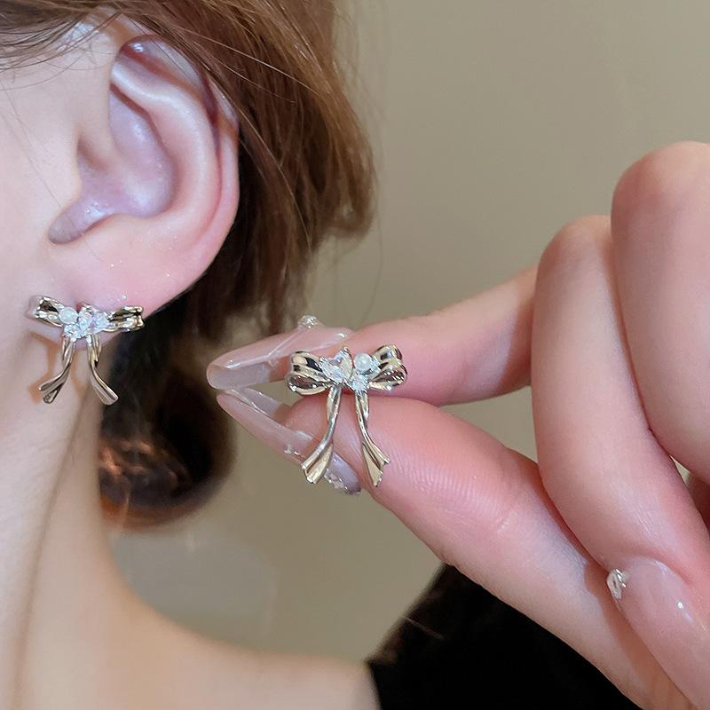 Metal Simple Versatile Earrings Personality Exaggerated Earrings Temperament Advanced Sense Earrings Fashion Earrings Women