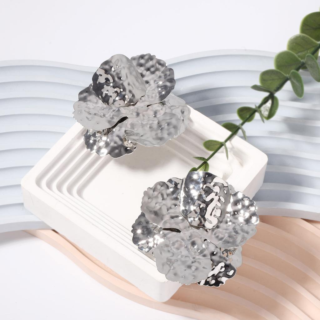European and American Fashion Niche Style Irregular Bump Texture Metal Big Flower Versatile Temperament Women, Stud Earrings