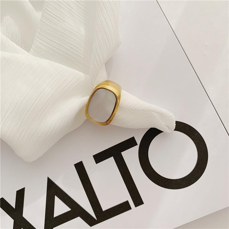 Fashion 18K Gold Plated Retro Shell Ring - European & American Style