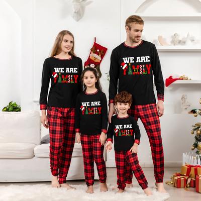 Passende Familiensets mit Weihnachtsmotiven, Langarmshirts und Hosen
