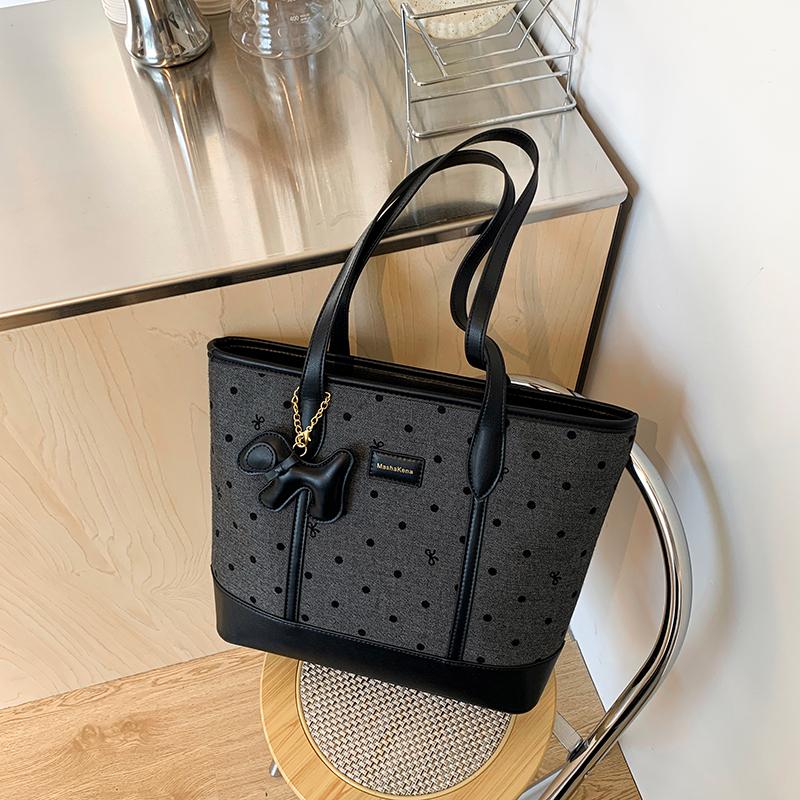 New Fashionable Large-capacity Shoulder Portable Messenger Women Tote Bags Fashion Trend Polka Dot Commuting Underarm Bag
