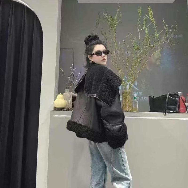 Autumn and winter new fur integrated women's fur jacket short imitation lamb wool fashion locomotive jacket Kusa
