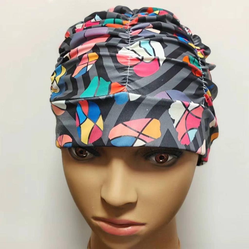 Damen Bunte Bedruckte Bandana Schwimmkappe Wasserdichtes Elastisches Material Langhaarfreundlich Schwimmen am Meer Strandzubehör
