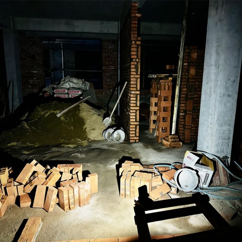 High Brightness 550LM LED Work Light for 12-72V Lithium Batteries Pocket Size Flashlights Jobsites Light