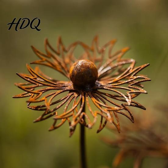 Weather-resistant Garden Stake Vintage Rustic Cornflower Metal Stake Weathered Iron Flower Sculpture with Hollow Nature-inspired Art Carving Outdoor