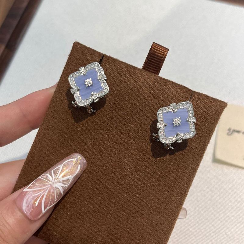 Italienischer Retro Hofstil Buchi Fenstergitter Lila Chalcedon Kiefer Vierblättriges Kleeblatt Set Halskette Armband Ohrringe Live-Stream