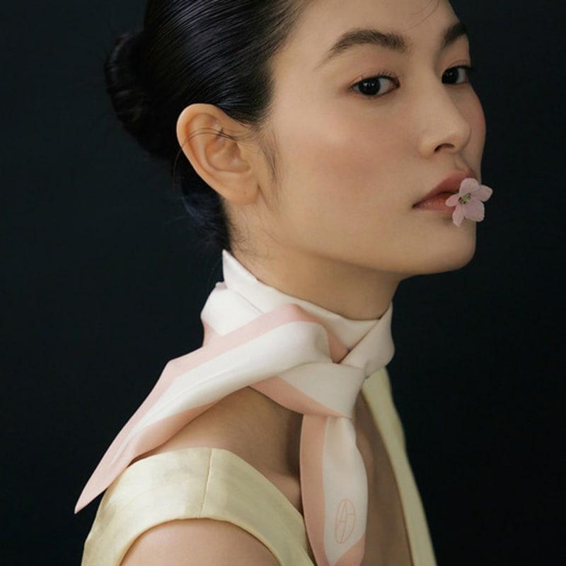 

AVVINA PELLE Длинный шелковый твилли - Коралловый/Кремовый Coral