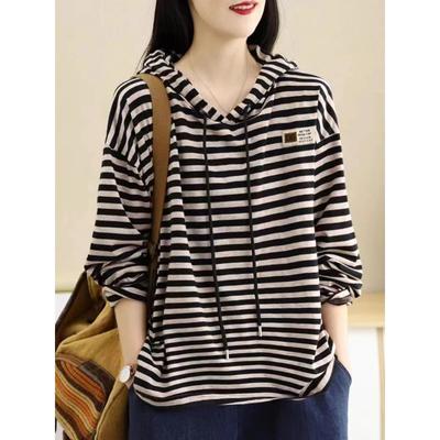 Kadınlar için Pamuklu Gevşek Çizgili Kapüşonlu Sweatshirt Sonbahar Kişiselleştirilmiş Çok Yönlü Moda Çizgili Tişört Taban Gömlek Kapüşonlular
