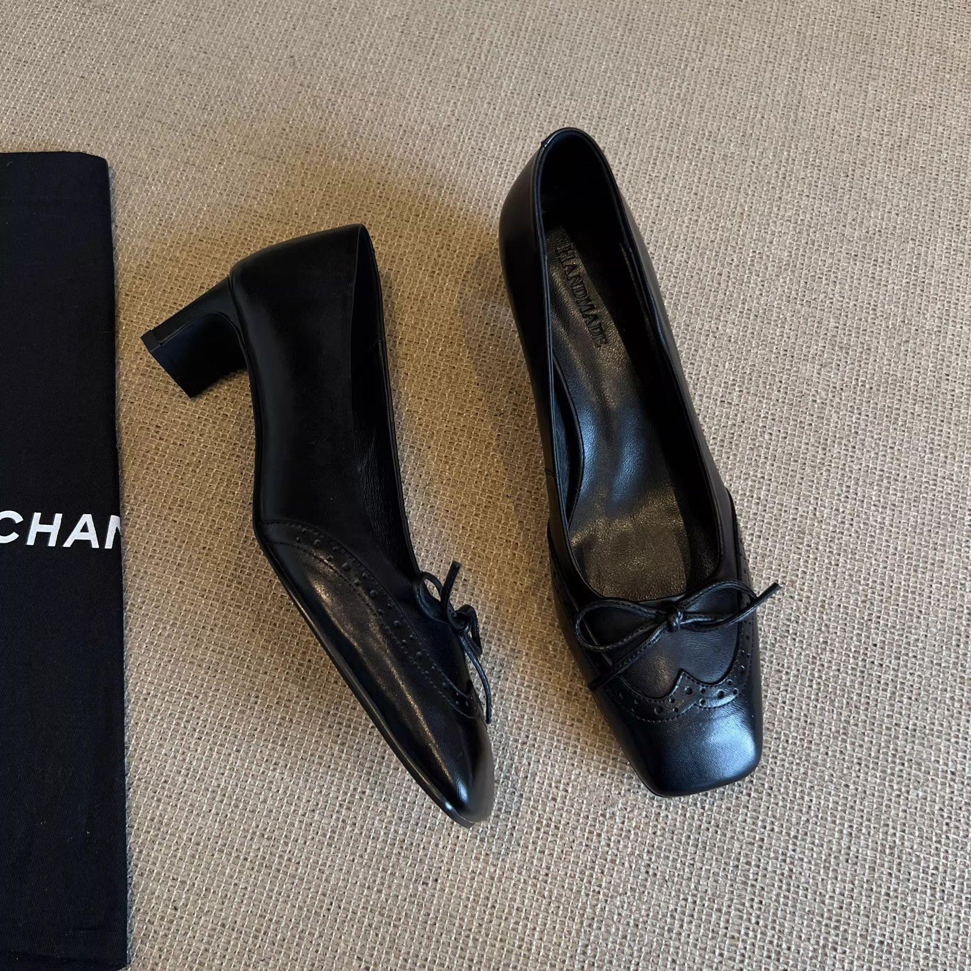 

Lan Cabinet~ Retro literary and artistic new carved high heels women s head versatile single shoes thick heel temperament women s shoes 35