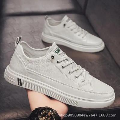 Sneakers da uomo Scarpe casual in pelle di nuova moda per uomo Scarpe vulcanizzate bianche Scarpe basse comode da esterno tenis masculino