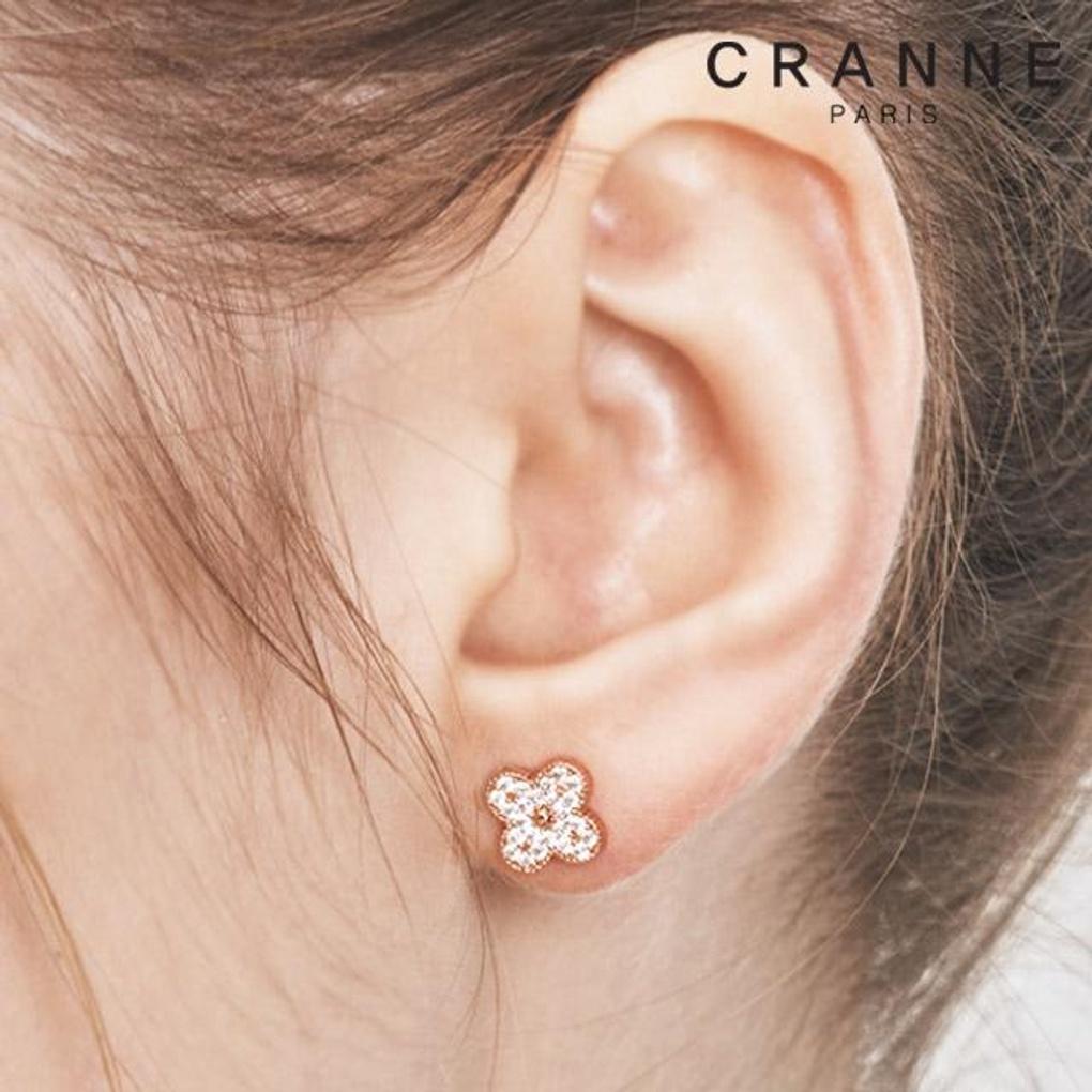 [CRANNE] Cercei cu șurub cu motiv trifoi placați cu aur de 14K C24EB328