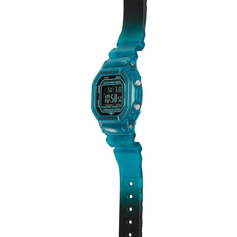 Casio G-SHOCK small square smart Bluetooth connection sports watch quartz movement resin strap Japanese and Korean watch men and women DW-B5600G-2PR