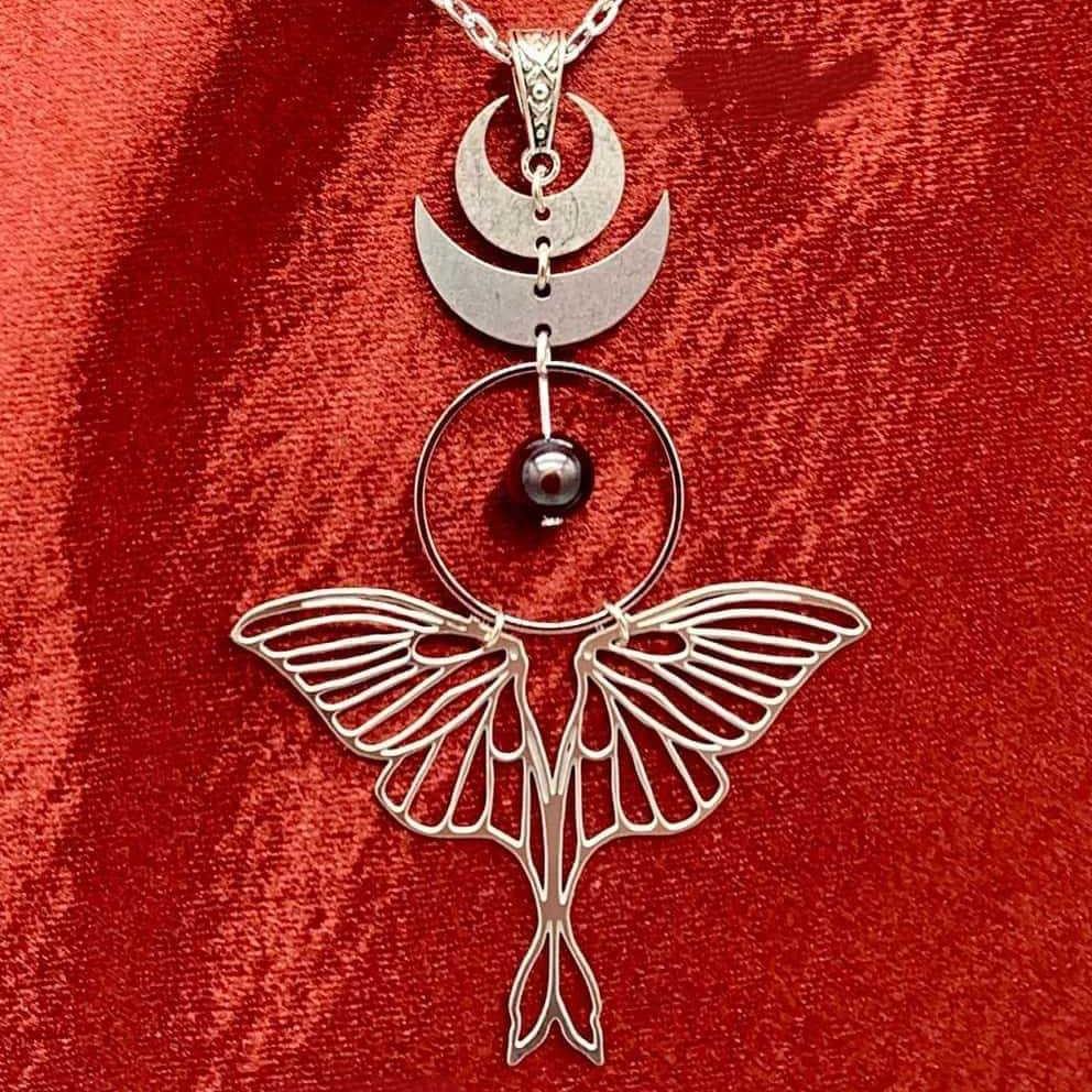 Boho Charm Hollowed-out Moth Moon Phase Black Crystal Beads Pendant Necklace for Women Halloween Stainless Steel Magic Jewelry