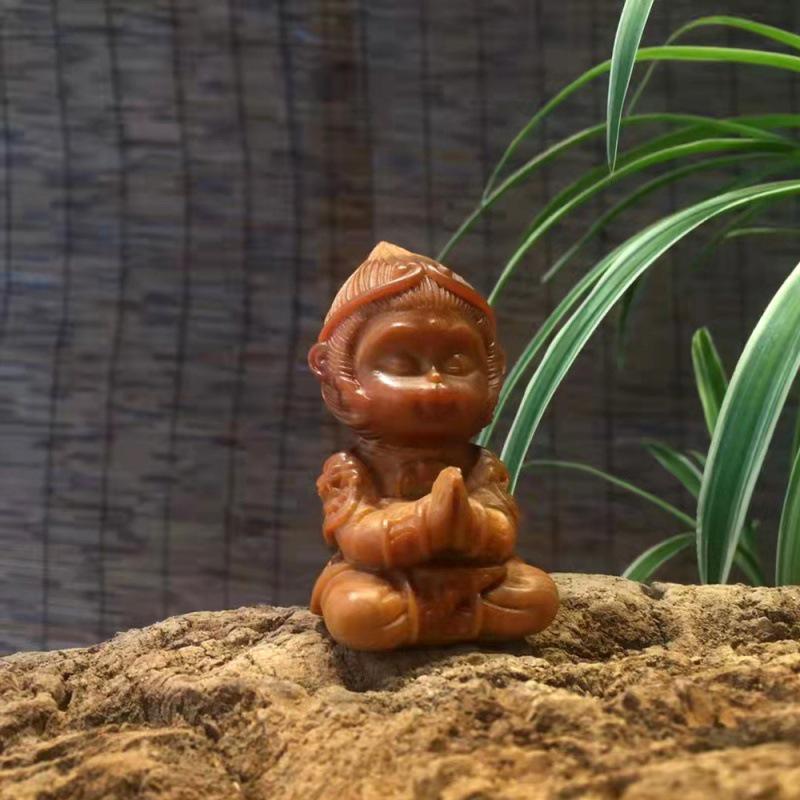 Taihang Cliff Cypress Sun Wukong Sculpture: Creative Solid Wood Monkey Desktop Ornament