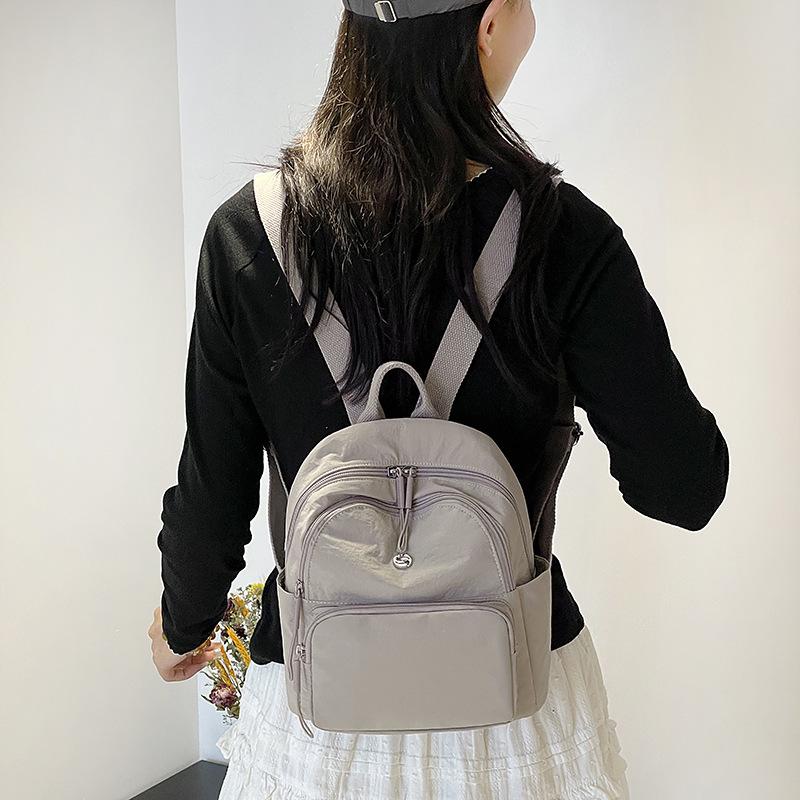 Simple and stylish backpack, high-end sense niche women's outdoor travel commuter small bag