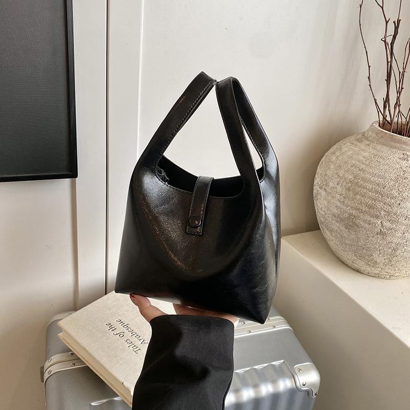 

Нишевая модная сумка-ведро женская 2025 новая универсальная сумочка повседневная сумка на плечо сумка-мессенджер 20*10.5*17