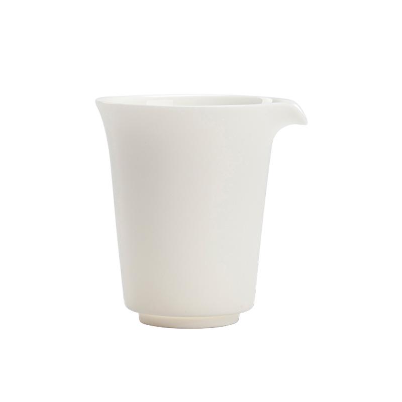 Mutton Fat Jade Horseshoe Gongdao Tea Set Accessories: Kung Fu Tea Cup and Distributor