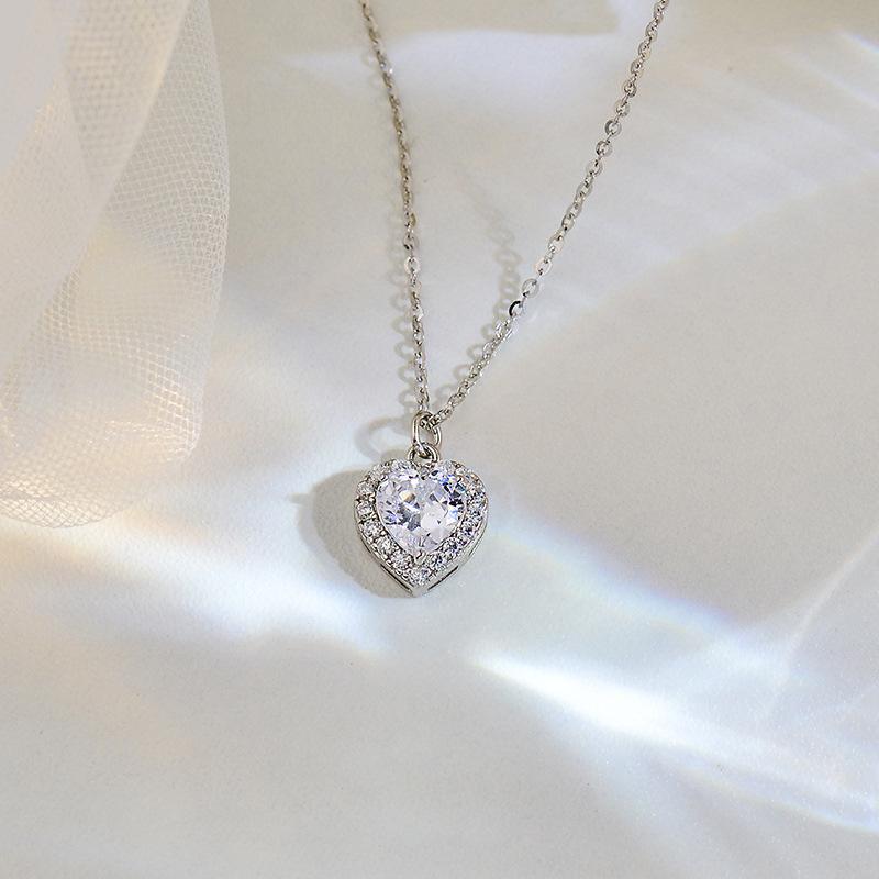 Diamond-inlaid Zircon Heart Necklace Light Luxury Niche Design Sweet Heart-shaped Collarbone Chain for Women
