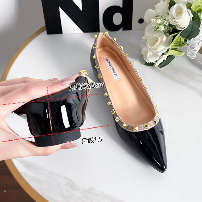 The Inner Height Increase Is Not Tired, the Foot Water Rivet Patent Leather Shoes, Flat Heels Women's Shoes Are Versatile, Pointed Single Shoes
