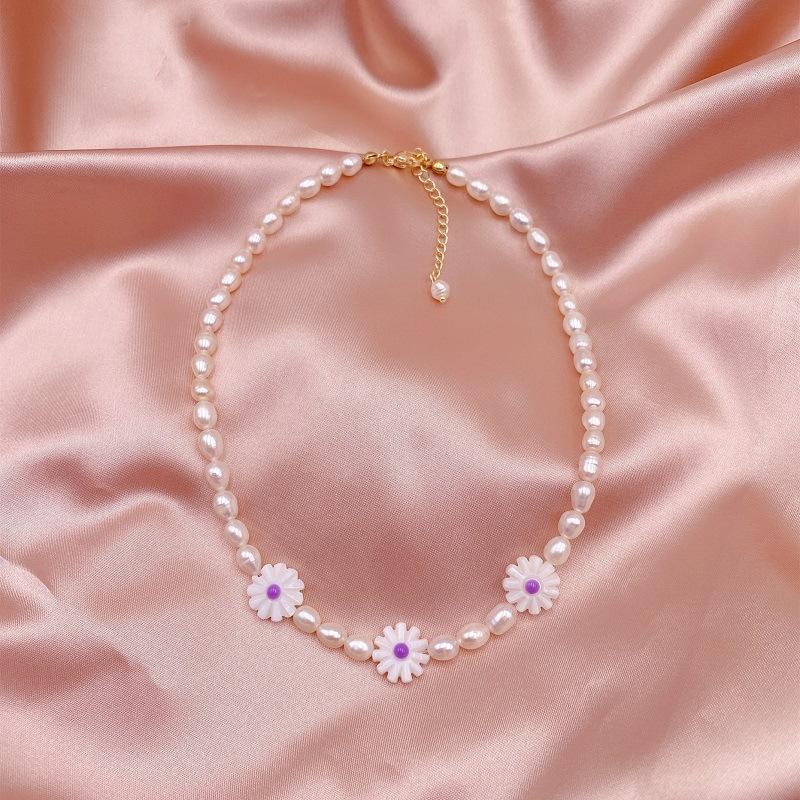 Simple natural freshwater millet pearl necklace, high-end design sense, small daisy collarbone chain, niche versatile neck chain
