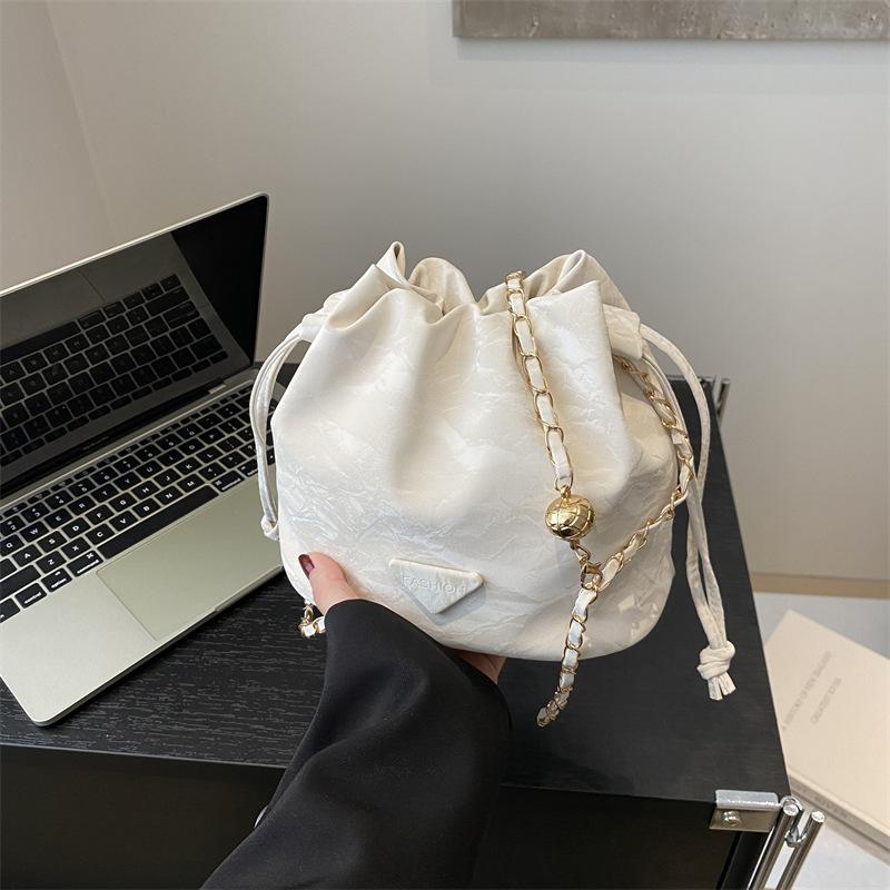 This year's popular small bag women's 2025 new autumn and winter fashion shoulder bag versatile chain crossbody bucket bag