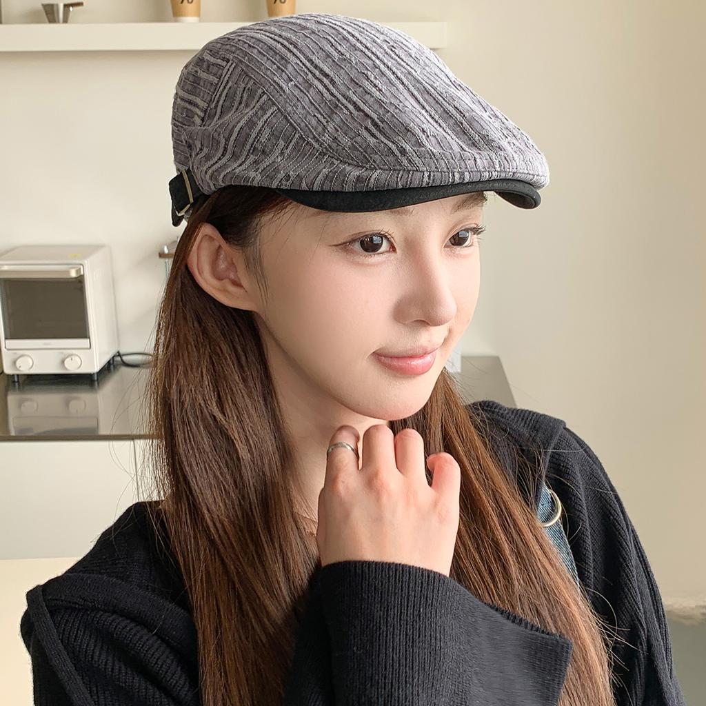 British retro textured hat showing a small face forward hat newsboy hat fashion versatile painter hat beret