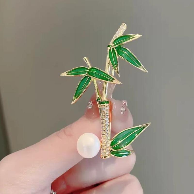 

Fashionable Trefoil Pearl Zircon Brooch, Anti-exposure Brooch for Women, Metal Button To Fix Clothes, Wedding Party Gift