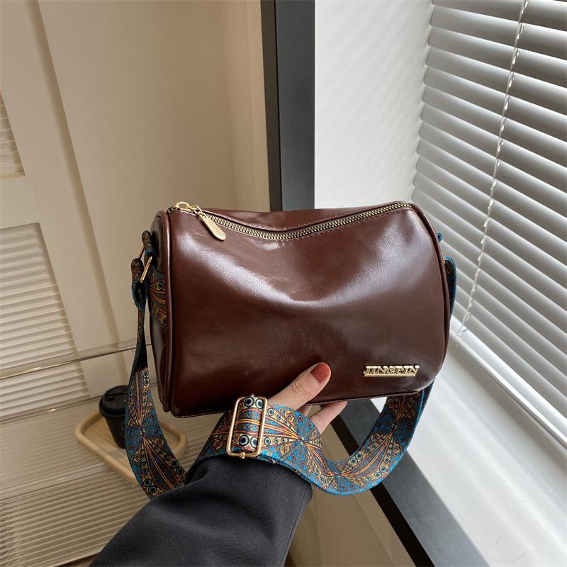 

2024 Winter New Women s Simple Fashion Crossbody Bag Fashion Casual Large Capacity Lightweight Casual Lightweight Shoulder Bag