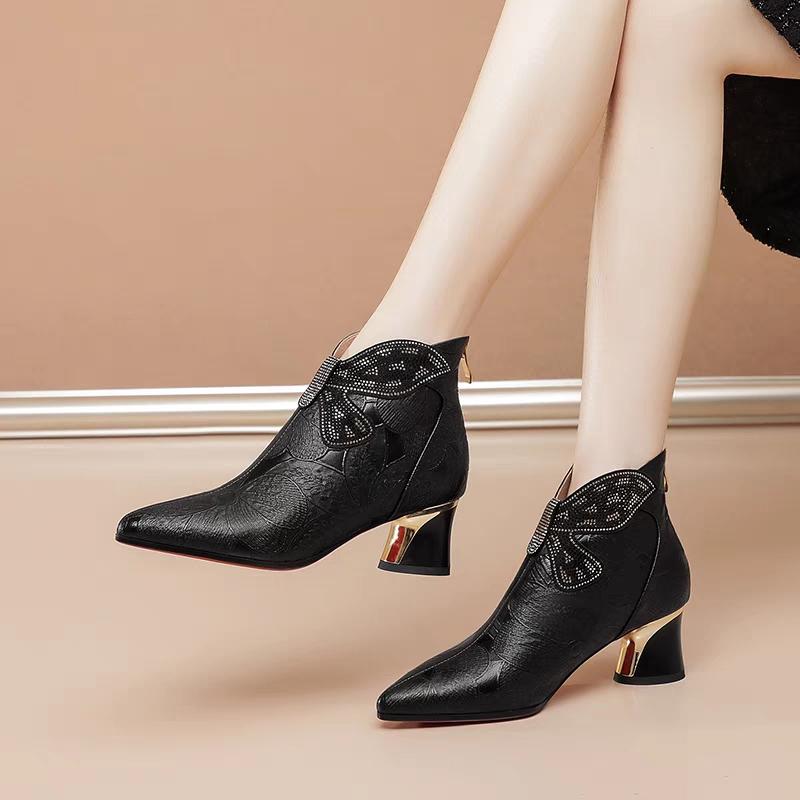 Nové čínské kotníkové boty Dámské 2025 Podzim a zima Nová móda plus size Nahé boty Špičaté špičky Blokový podpatek Jednoduché boty
