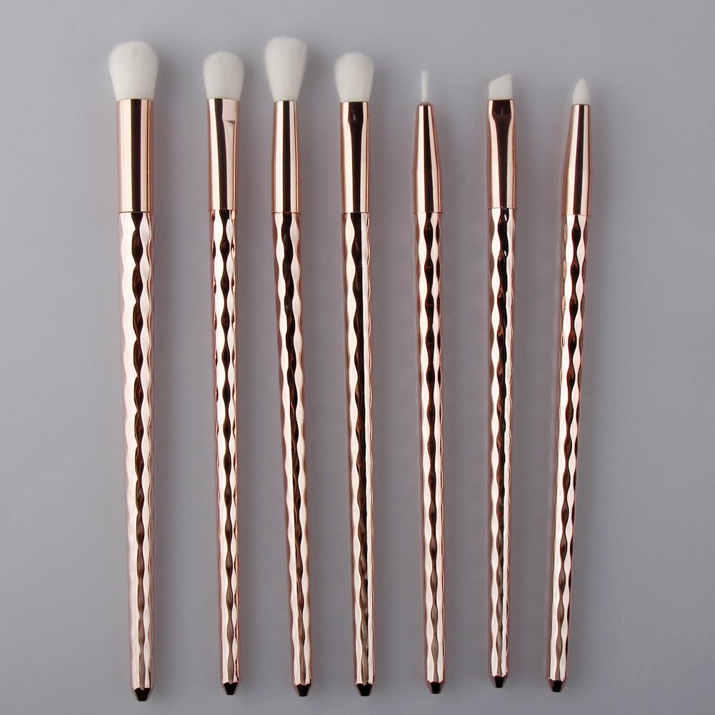 Eye Shadow Brush Set With Synthetic Fibers For Makeup Enthusiasts And Professionals