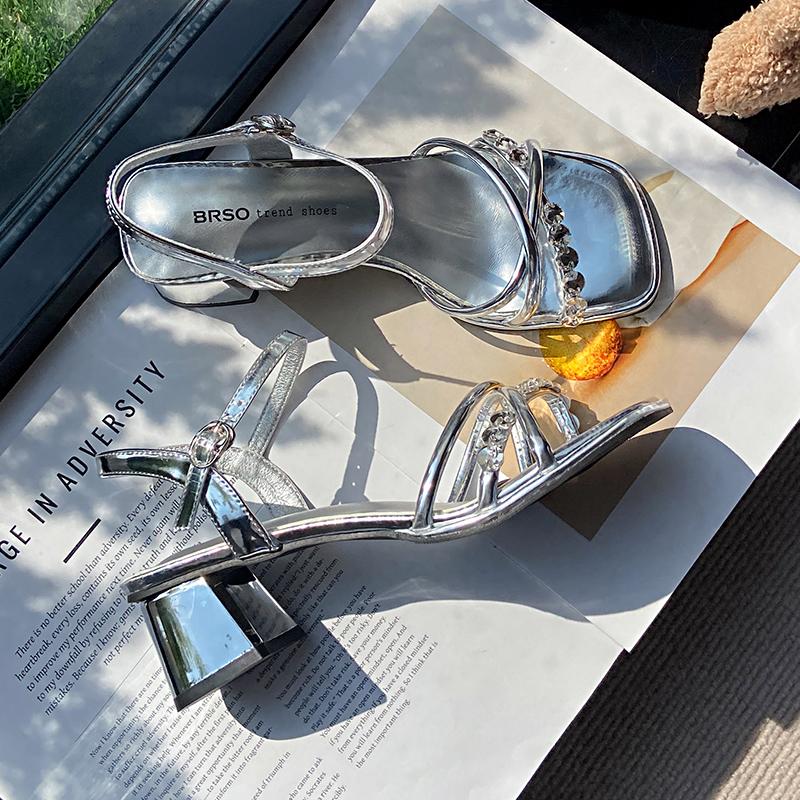 Letní Nové Dámské Sandály na Vysokém Podpatku Francouzský Styl Kamínky Vílí Vzduch Plážové Boty Trendy Jednopáskové Římský Styl Plážové Sandály