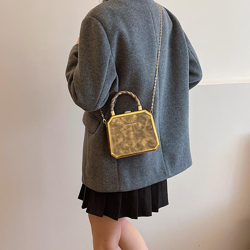 

Textured box bag women s new fashionable retro handbag versatile contrasting color one shoulder messenger chain bag tide золотой