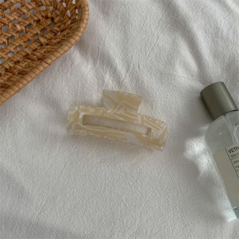 Korean Imitation Acetate High-End Shark Hair Clip - Elegant Hair Accessory for Stylish Looks