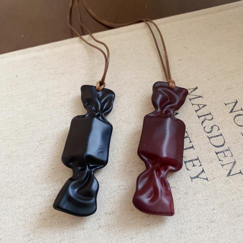 Resin Candy Love Pendant Necklaces For Women Retro Long Sweater Chains Simple Cute Pendant Necklaces Jewelry Accessories Gift