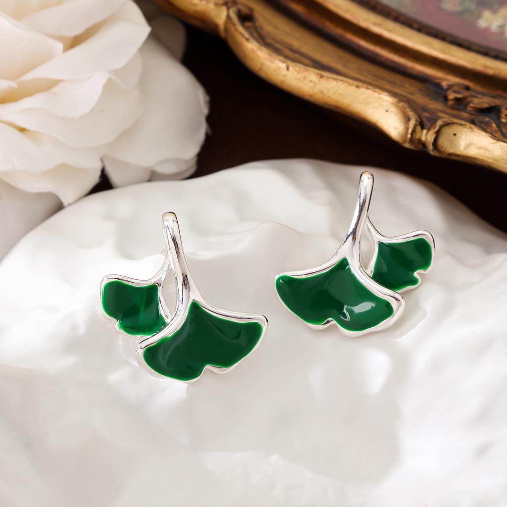 S925 Silver Needle Japanese Fresh Green Ginkgo Leaves Compact Earrings Artistic Girl Heart Minimalist Versatile