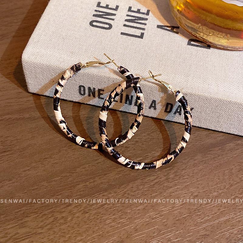 European and American exaggerated leopard print circle earrings women's autumn and winter design stud earrings earrings earrings