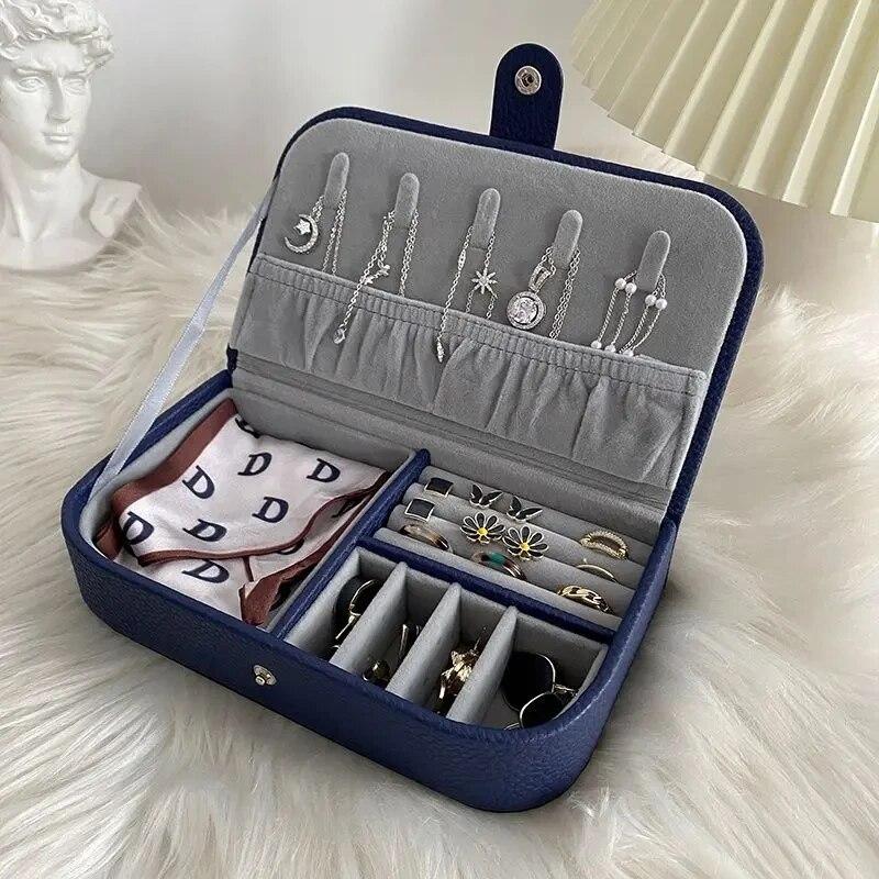 

2024 Portable Jewelry Box Jewelry Organizer Display Travel Jewelry Case Boxes Button Leather Storage Chenille Jewelers Joyero синий