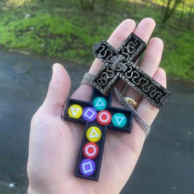 Squid Necklace Chinese Character Ten-Shaped Pendant Necklace with Secret Compartment Korean Game Necklace Gift for Cosplay Enthusiasts Fans