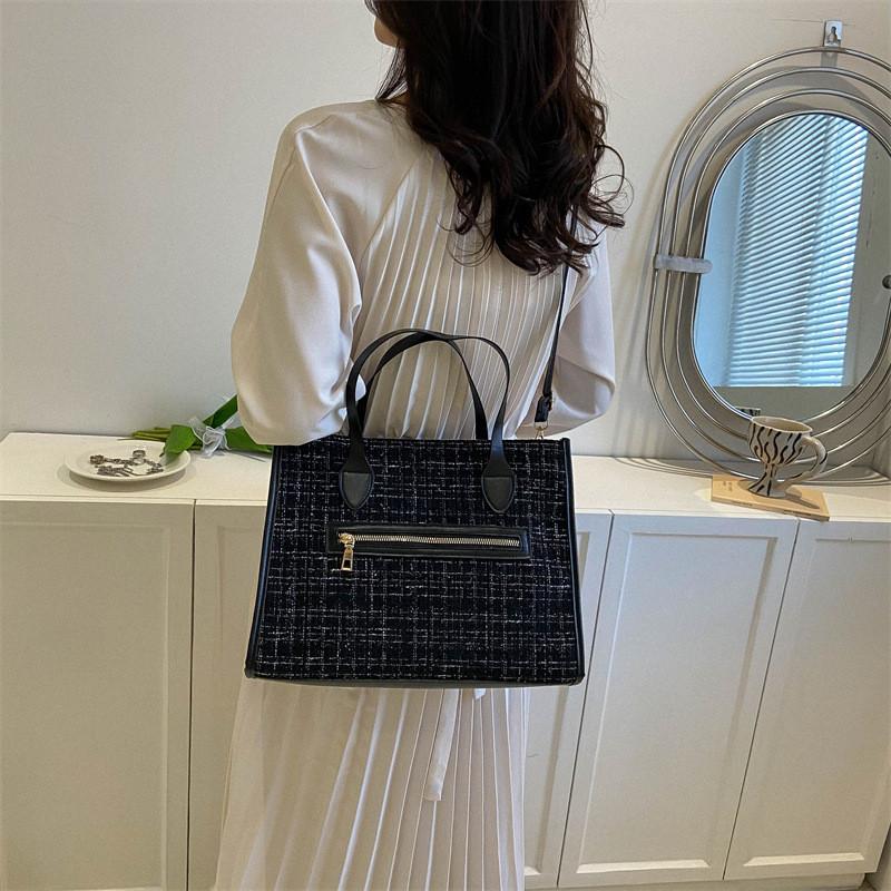 Trendy Casual Commuter Crossbody Bag For Women Spacious And Versatile Pu Material